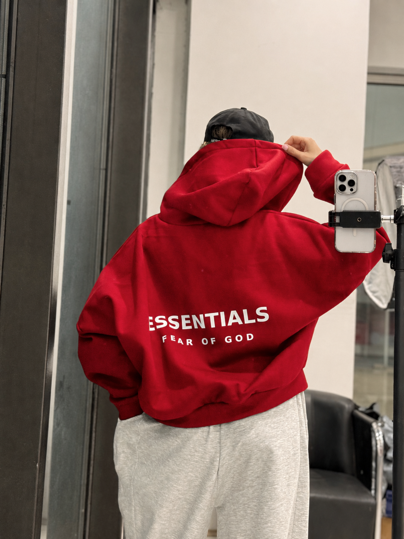 سویشرت قرمزessentials